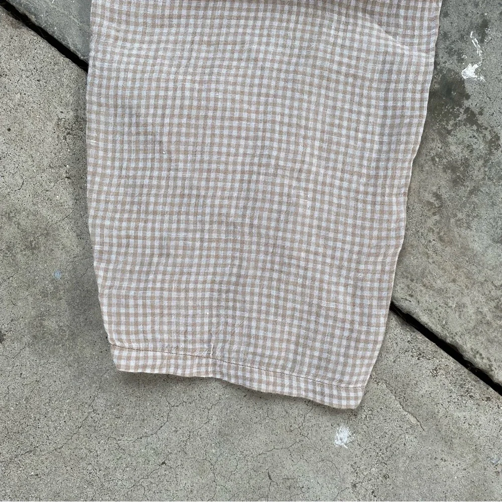 Eileen Fisher | Puckered Organic Linen Tapered Pant - Picture 11 of 13